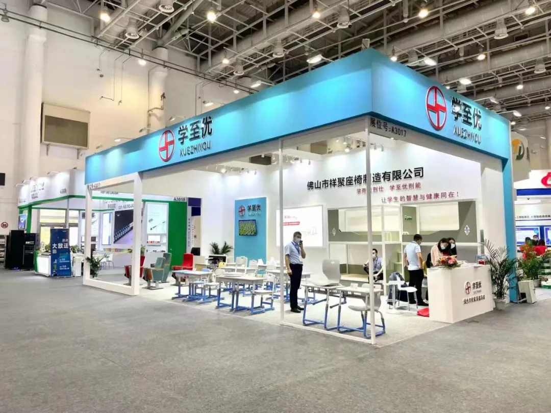 福建教育裝備協(xié)會會長及新疆教育局代表蒞臨祥聚座椅展位「2021廈門·第79屆中國教育裝備展示會」圓滿落幕！