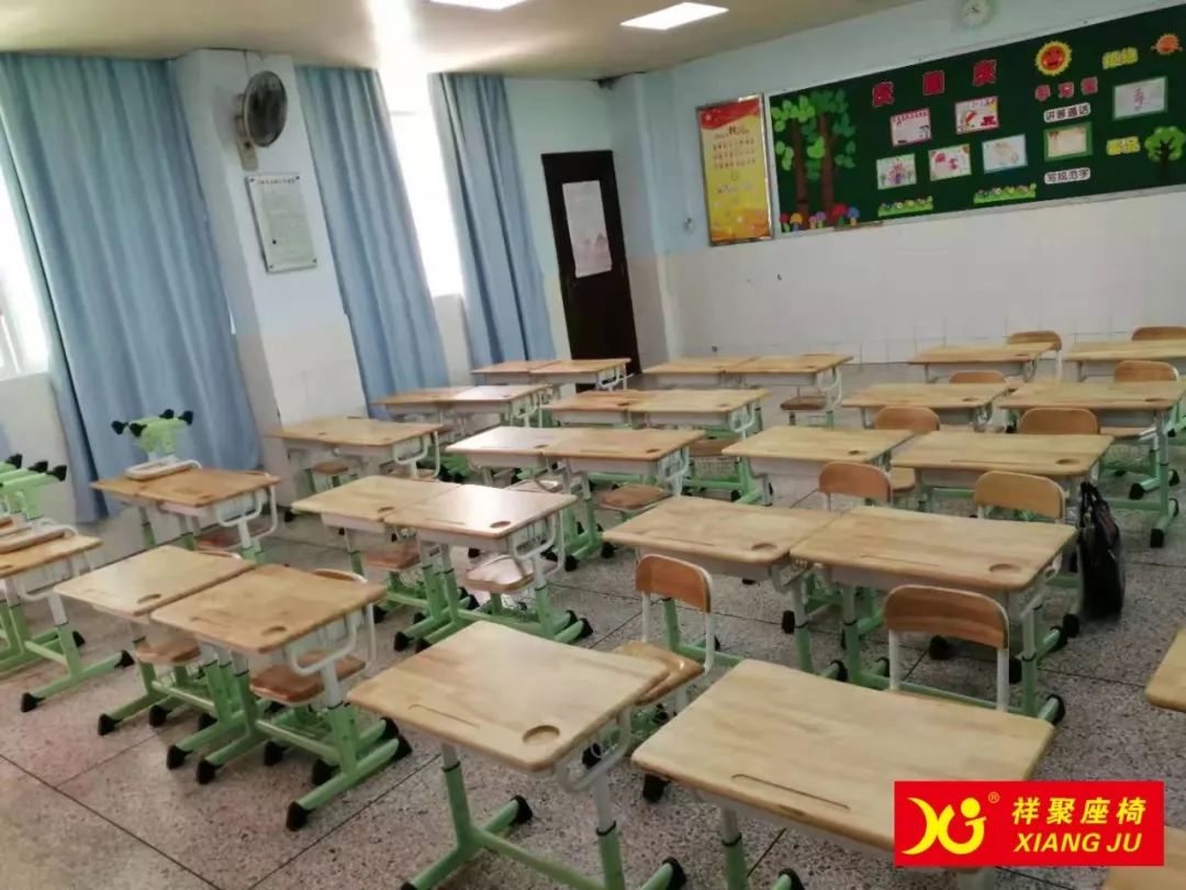潮州城南中英文學校用的原木風格課桌椅是怎樣的？(圖3)