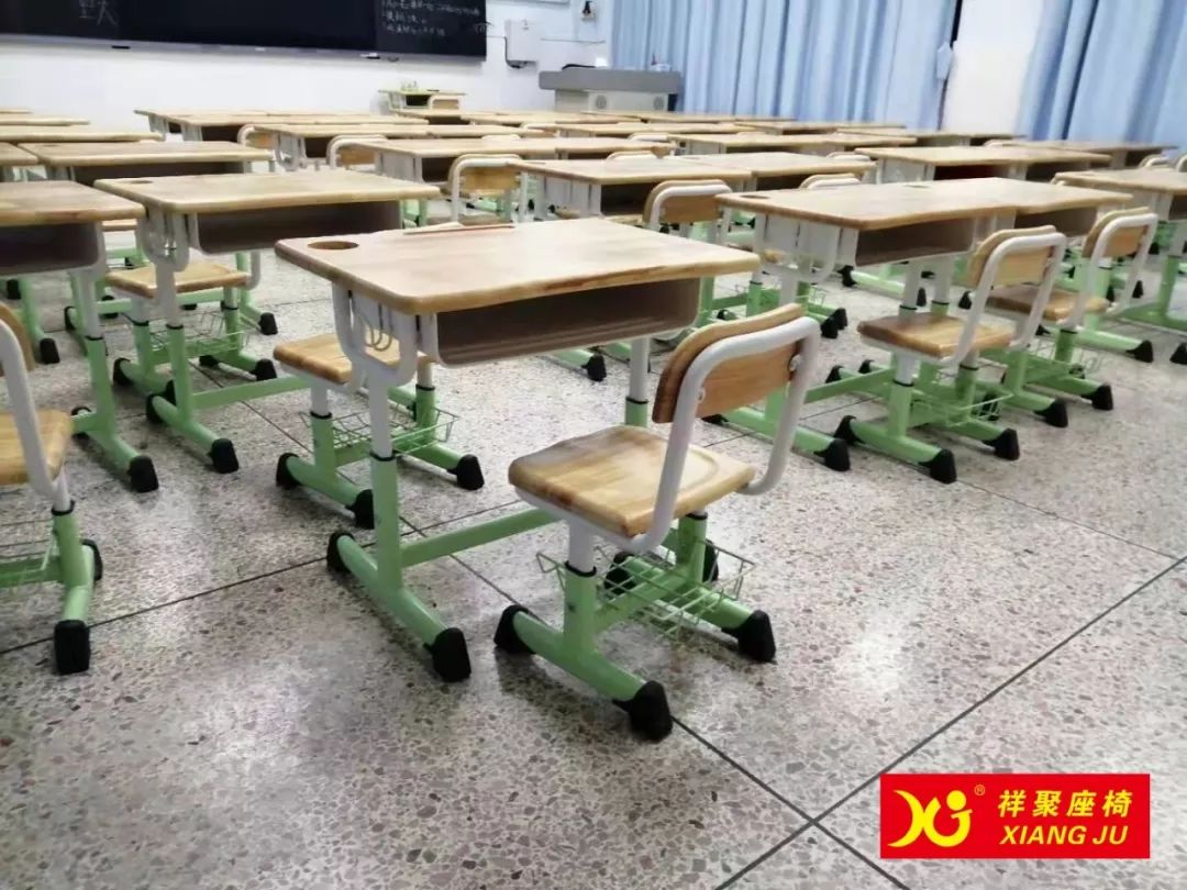潮州城南中英文學校用的原木風格課桌椅是怎樣的？(圖4)