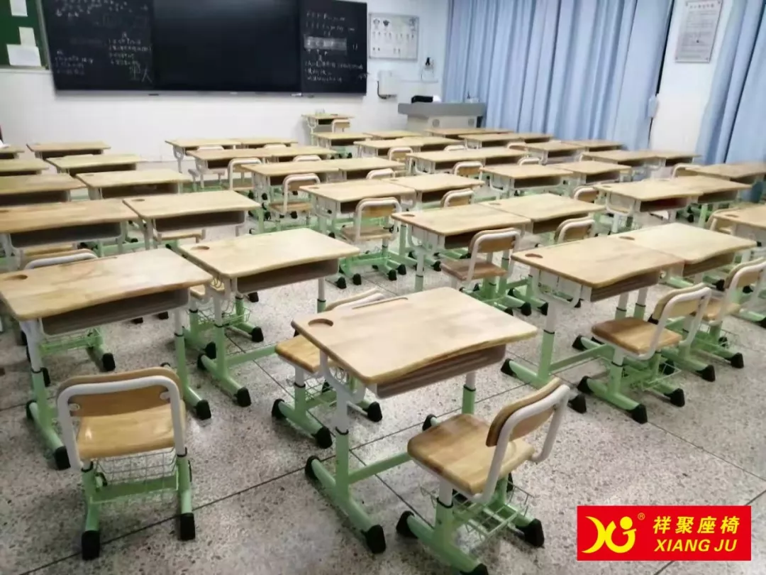 潮州城南中英文學校用的原木風格課桌椅是怎樣的？(圖6)