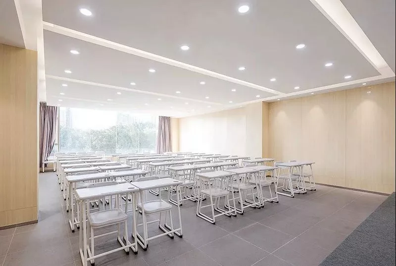 央視曝光！！兒童學習桌椅超半數(shù)不符合國家標準，安全問題令人恐慌！(圖6)