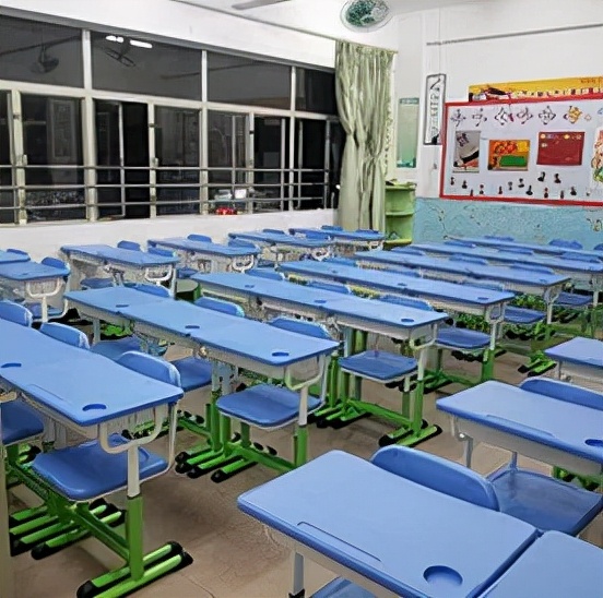 央視曝光！！兒童學習桌椅超半數(shù)不符合國家標準，安全問題令人恐慌！(圖9)