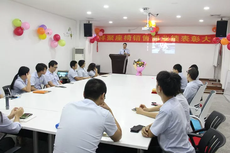 祥聚座椅月度員工業績頒獎盛典圓滿結束(圖2)