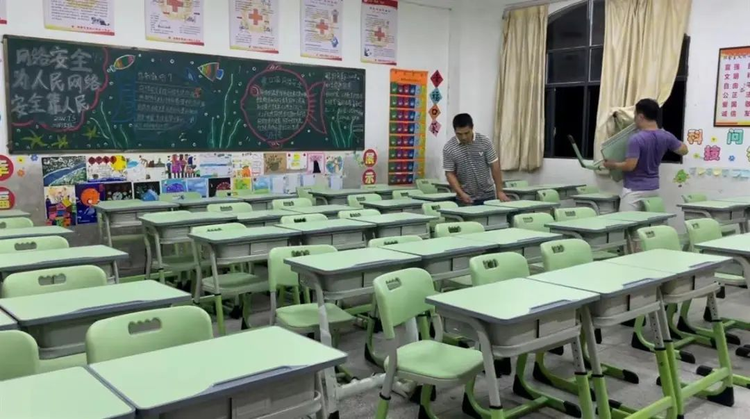 課桌椅如此重要？家長自費給孩子全班換課桌椅！連上2個熱搜！(圖4)